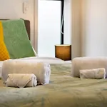 Serene Living 2 Bed With Carpark