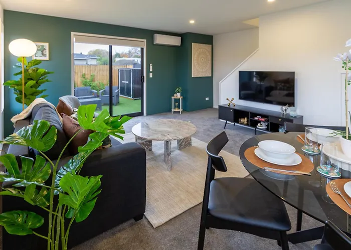 Serene Living 2 Bed With Carpark