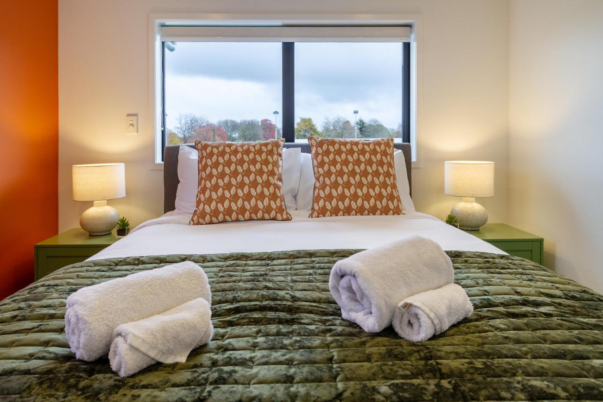 Serene Living 2 Bed With Carpark Apartment *